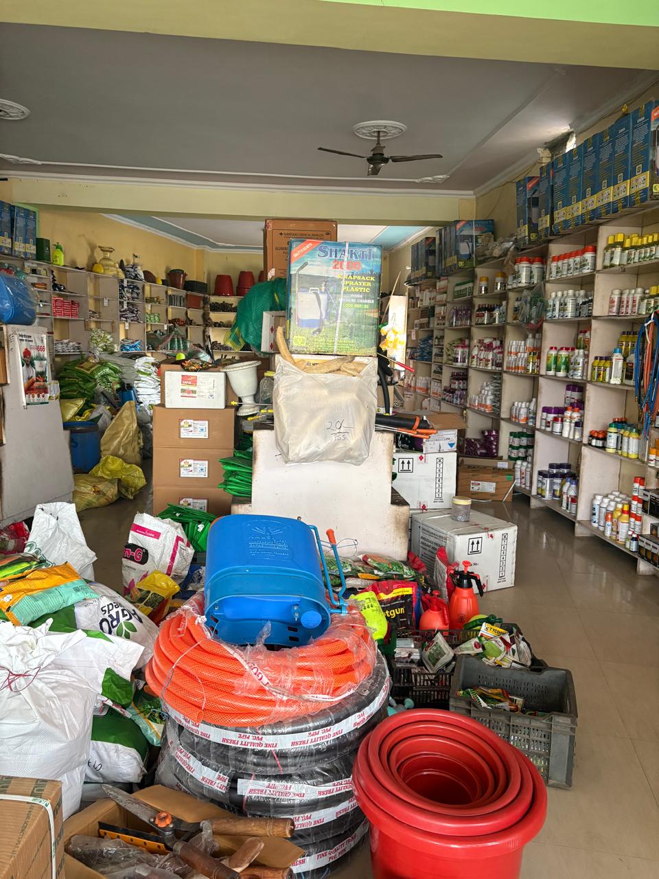 Hoses and sprayers in the store